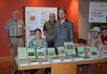 Mitglieder des Vereins auf dem Stand