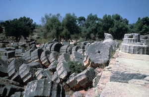 Durch Erdbeben und folgender Flutwelle zerstörter Zeus-Tempel in Olympia